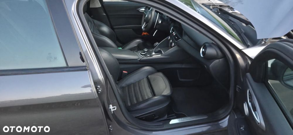 Alfa Romeo Giulia 2.0 Turbo Veloce Q4 - 25