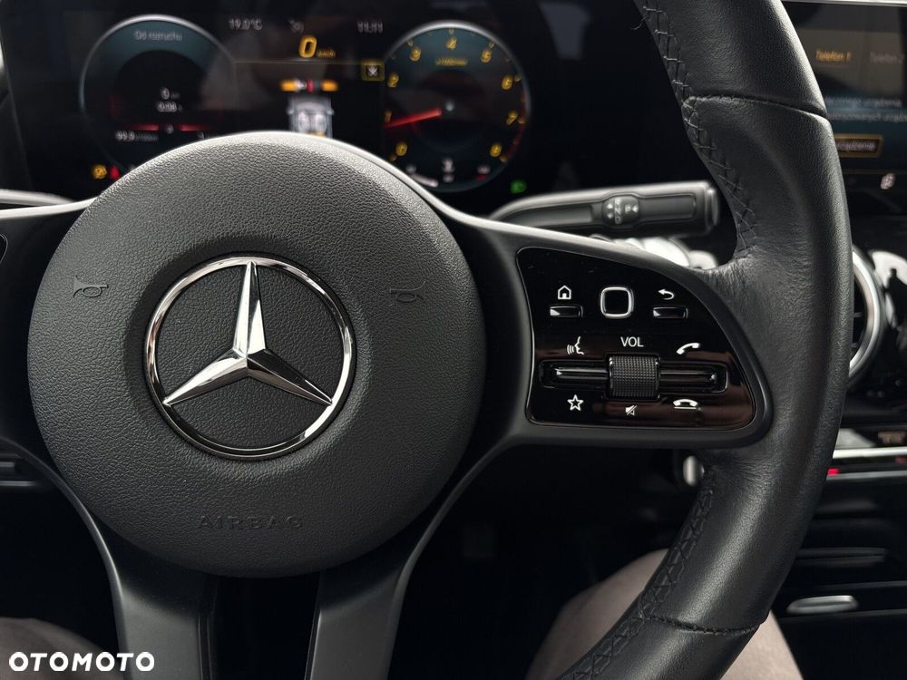 Mercedes-Benz GLB 200 7G-DCT - 19