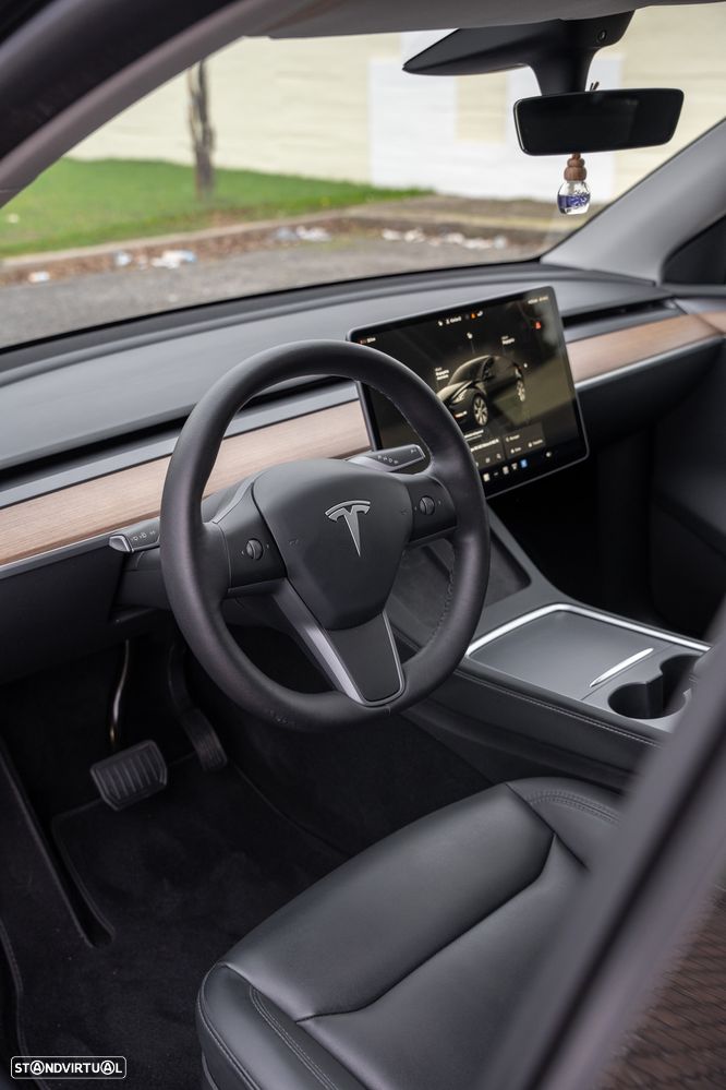 Tesla Model Y Long Range Dual Motor AWD - 24
