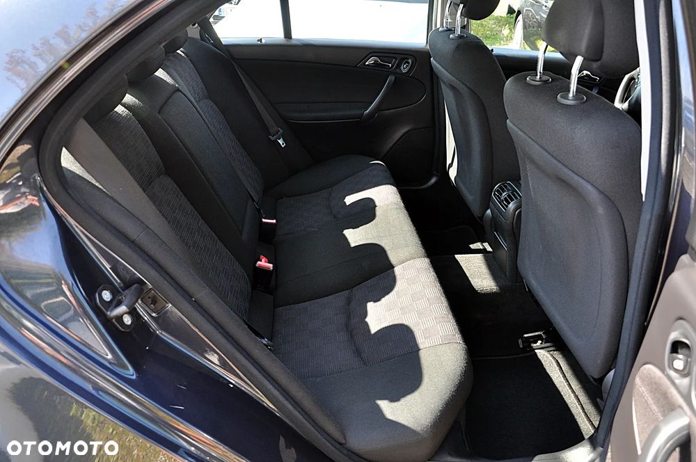 Mercedes-Benz Klasa C 200 Kompressor Automatik Classic Sport Edition + - 30