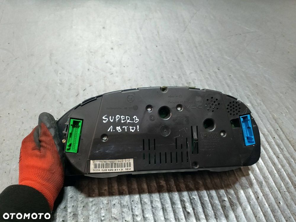 LICZNIK SKODA SUPERB I 3U0920811A 1.9 TDI - 2