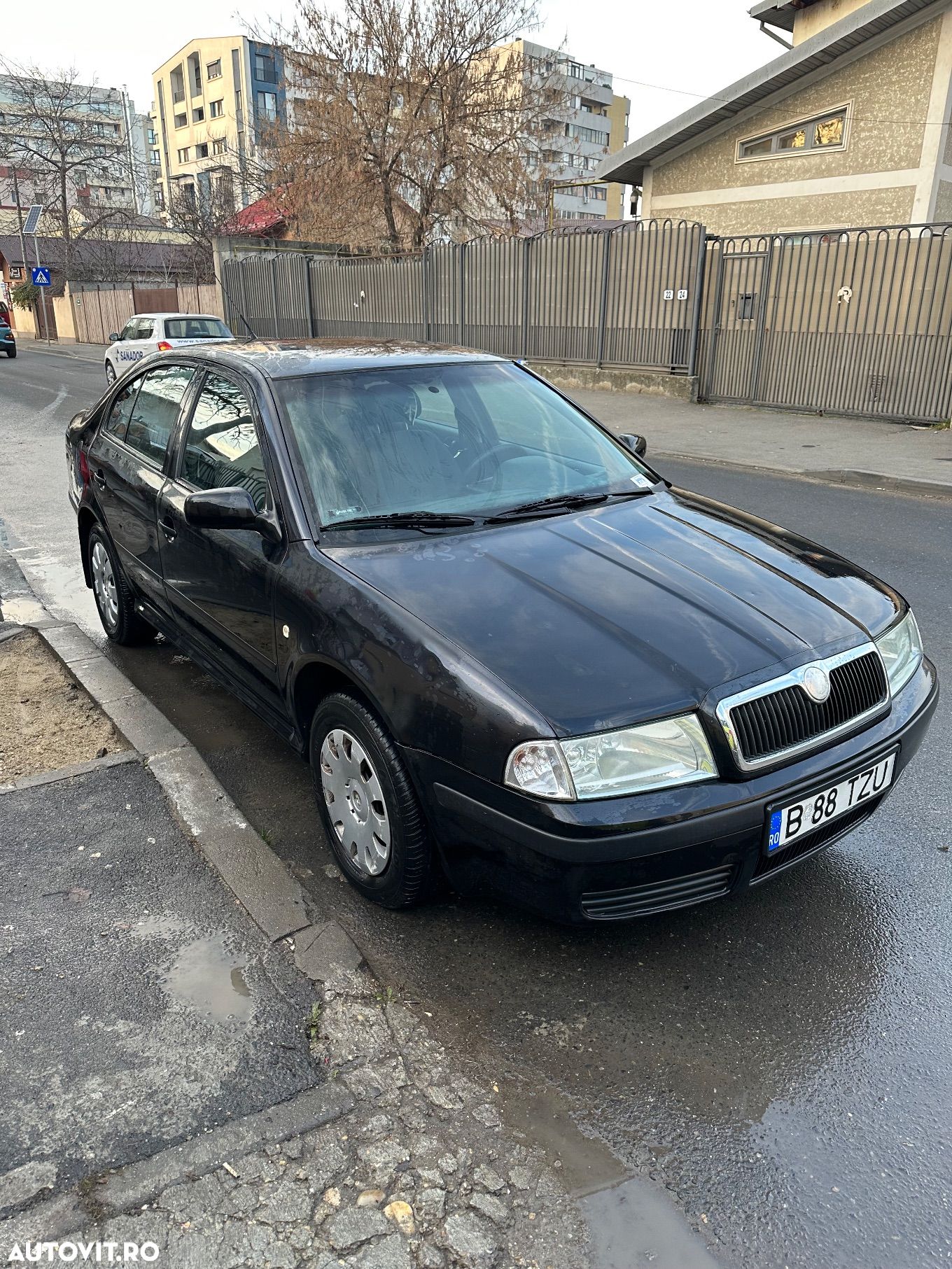 Skoda Octavia 1.6 Ambiente - 1