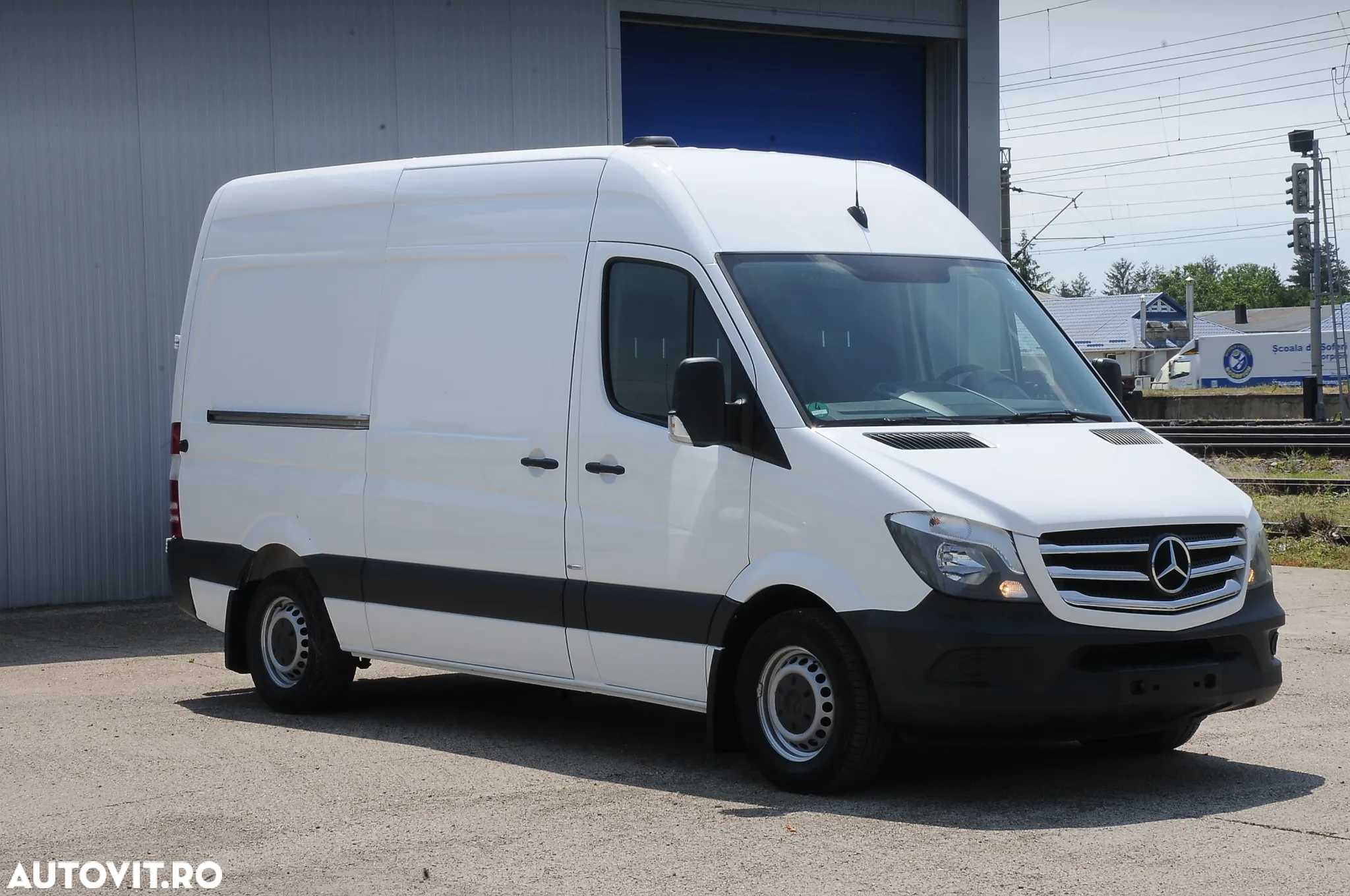 Mercedes-Benz Sprinter - 2