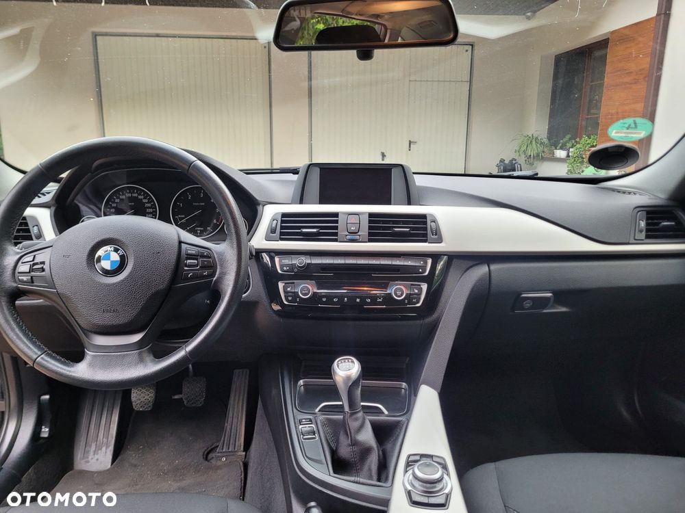 BMW Seria 3 320d Sport Line - 33
