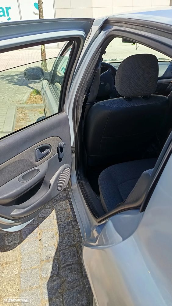 Renault Clio 1.5 dCi Confort - 8