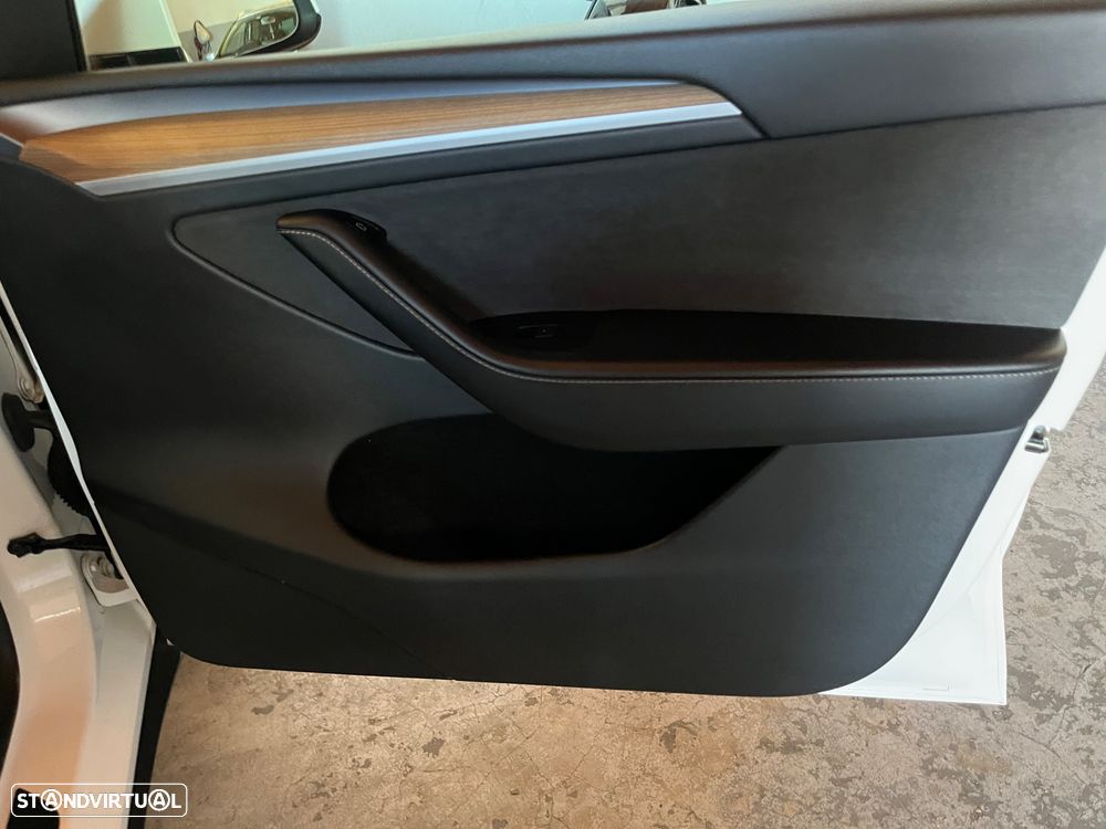 Tesla Model Y Long Range Dual Motor AWD - 22