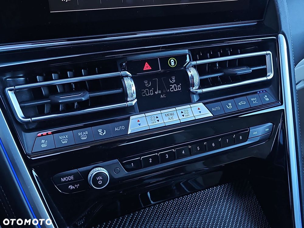 BMW Seria 8 - 22