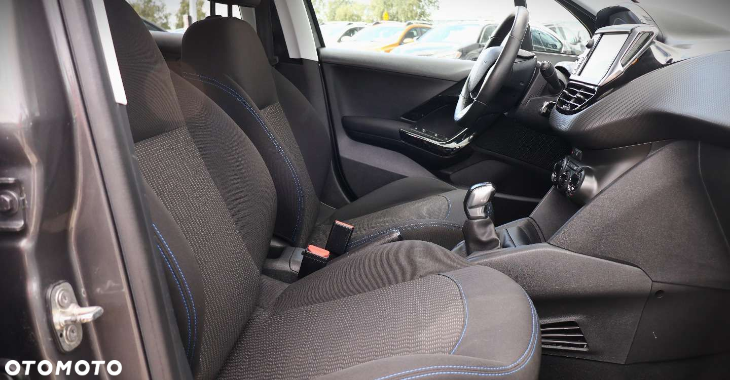 Peugeot 208 - 18