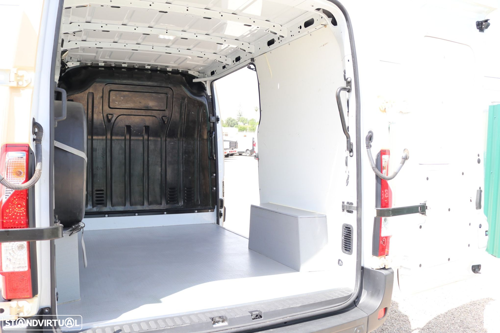 Renault Master L1H1-2.3 DCi-136 cv-3.5T C/Iva Incluído - 10