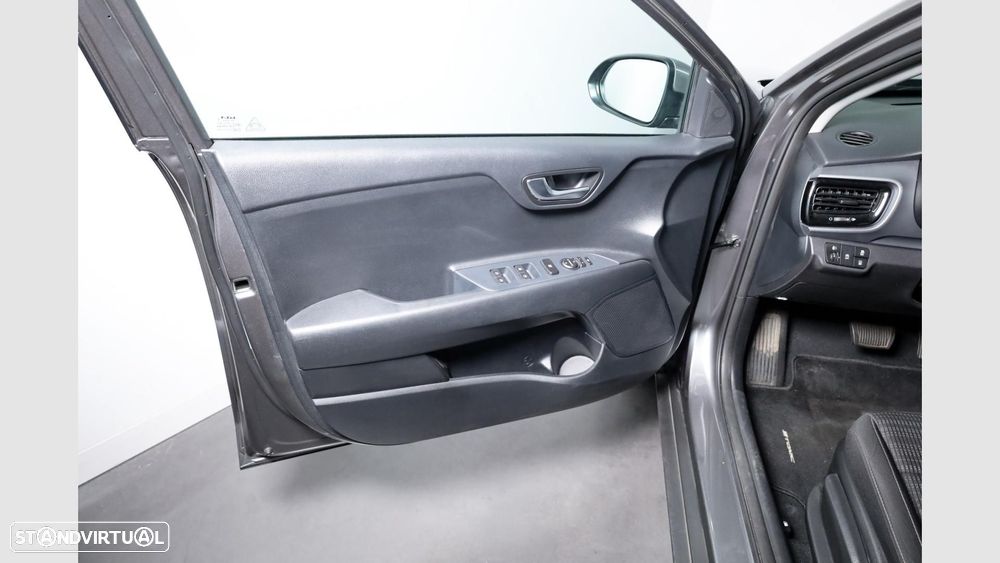 Kia Stonic 1.0 T-GDI Drive 7DCT — fotografia 7
