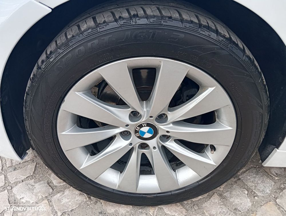 BMW 320 i Auto Line Modern - 5