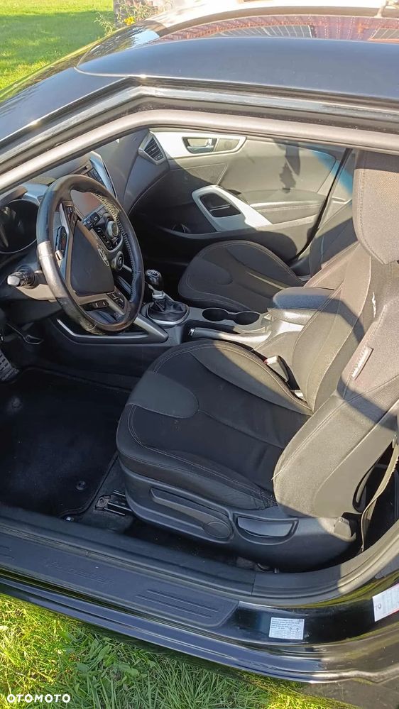 Hyundai Veloster - 15