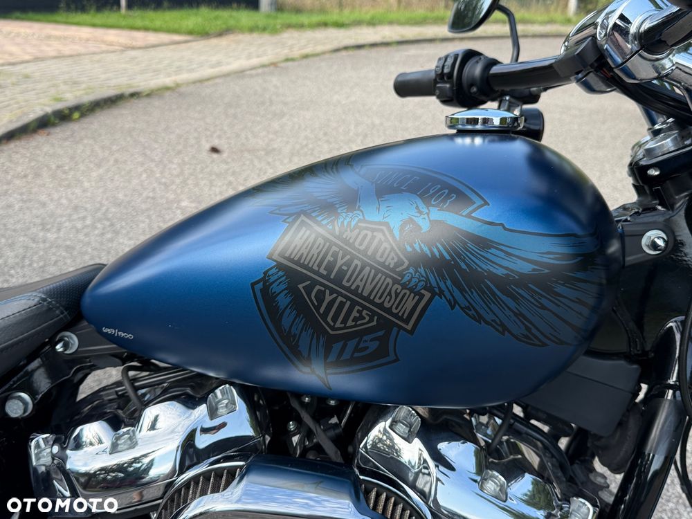 Harley-Davidson Softail Breakout - 16