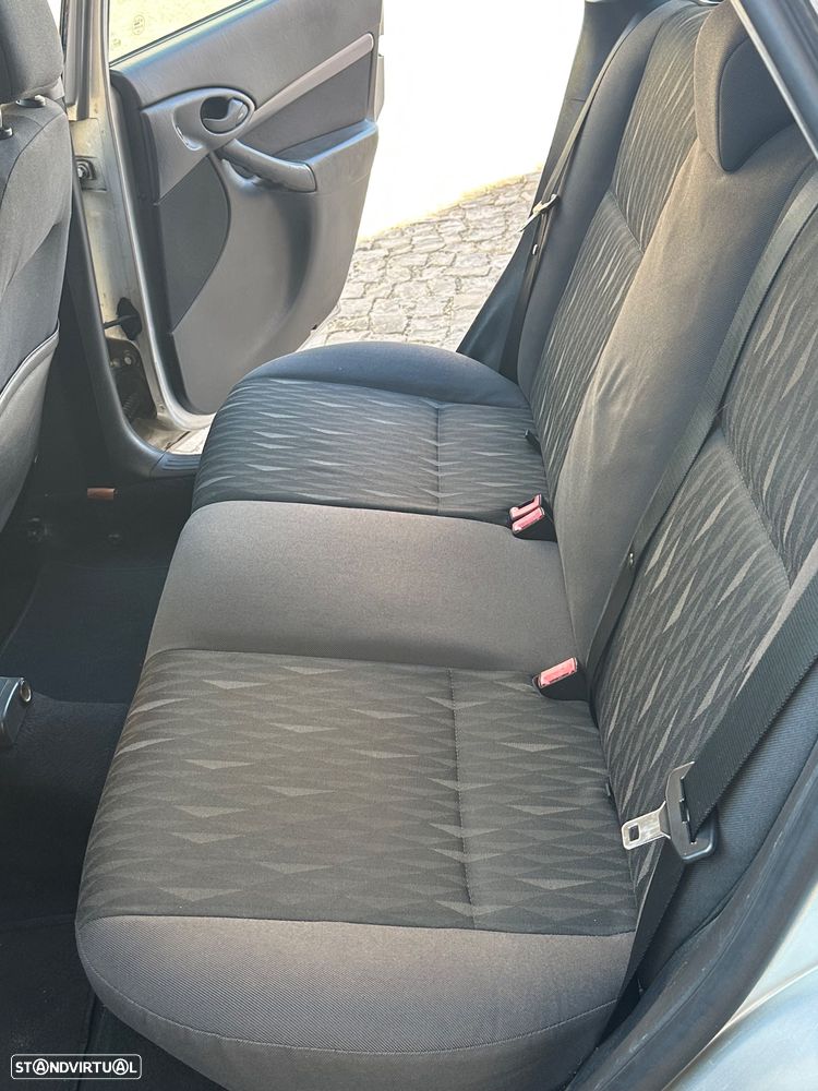 Ford Focus 1.8 TDCi Ghia - 7