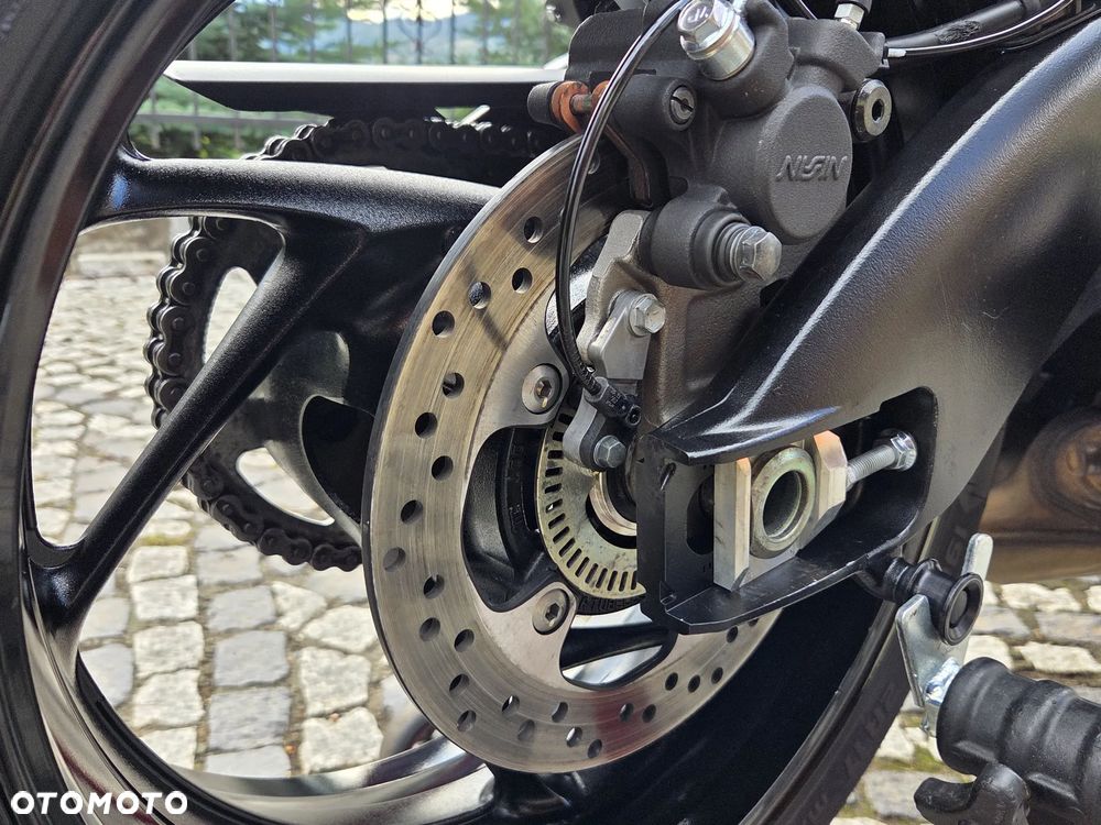 Suzuki GSX - 17