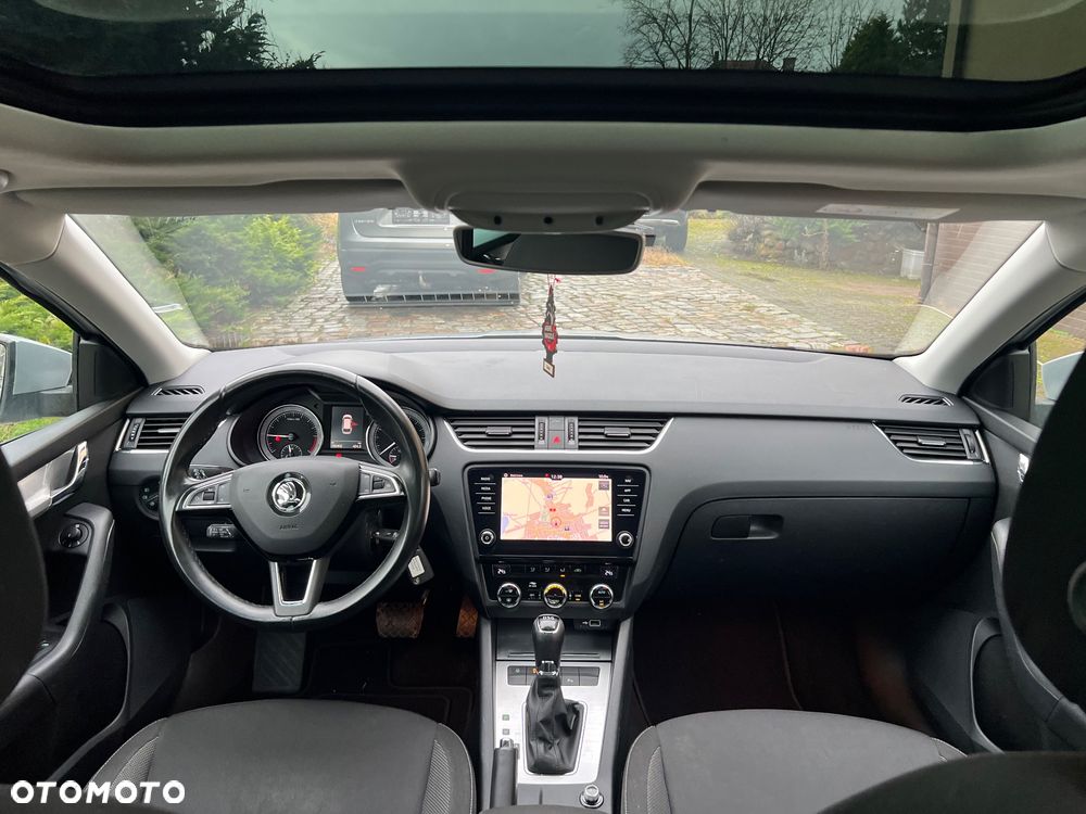 Skoda Octavia 1.6 TDI DSG Ambition - 11