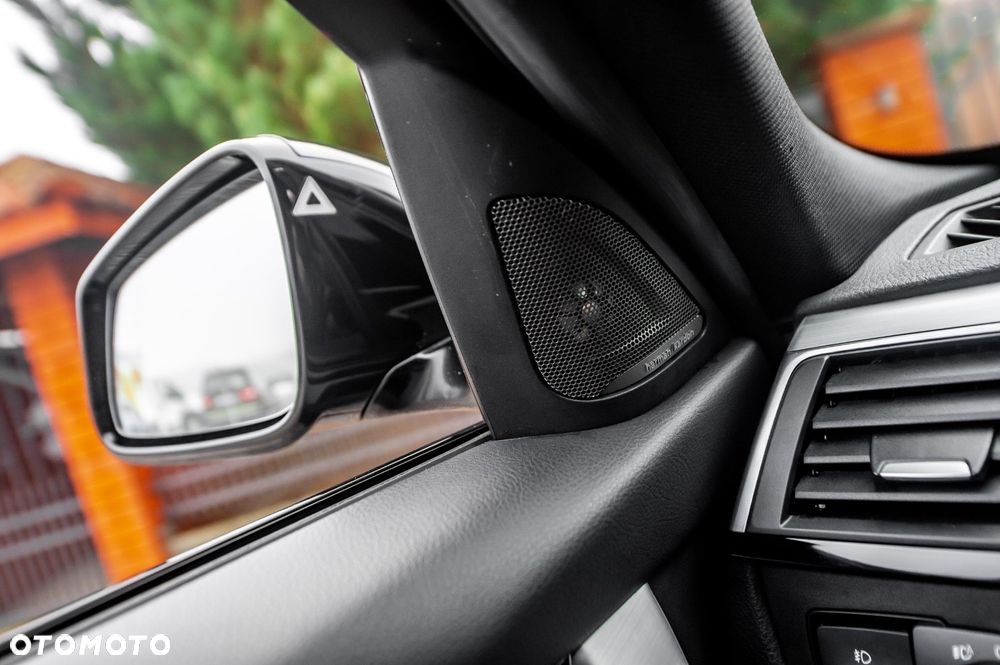 BMW Seria 3 330i xDrive Edition M Sport Shadow - 21