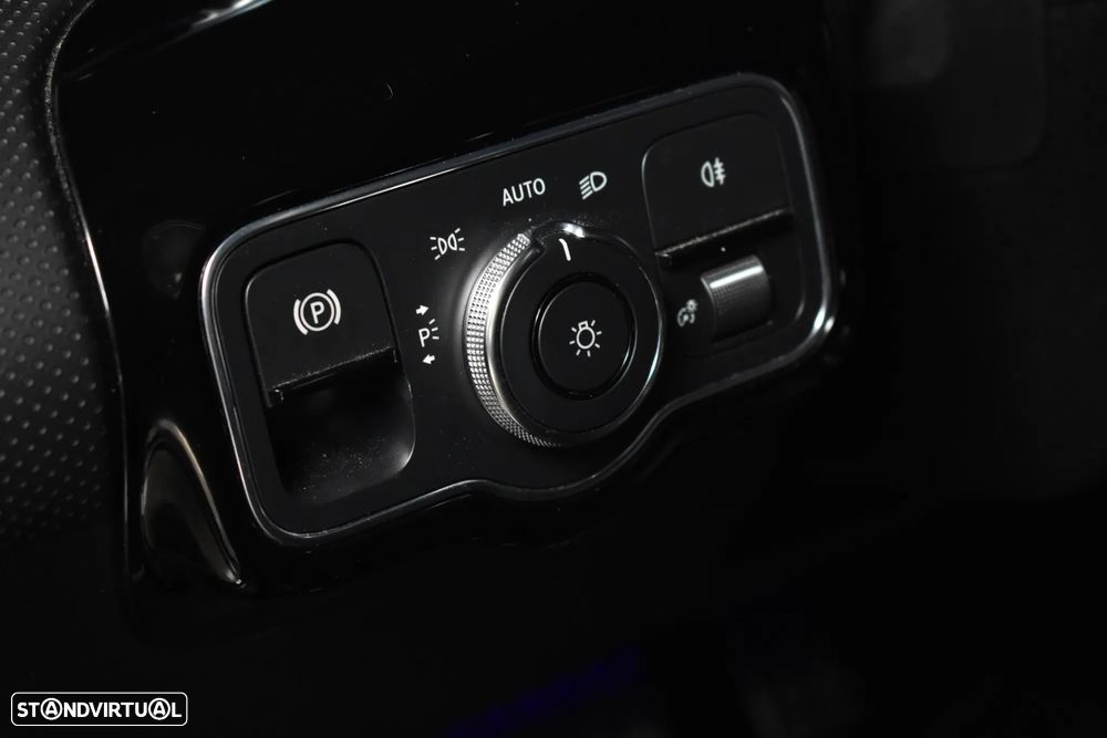 Mercedes-Benz A 250 e 8G-DCT AMG Line - 24