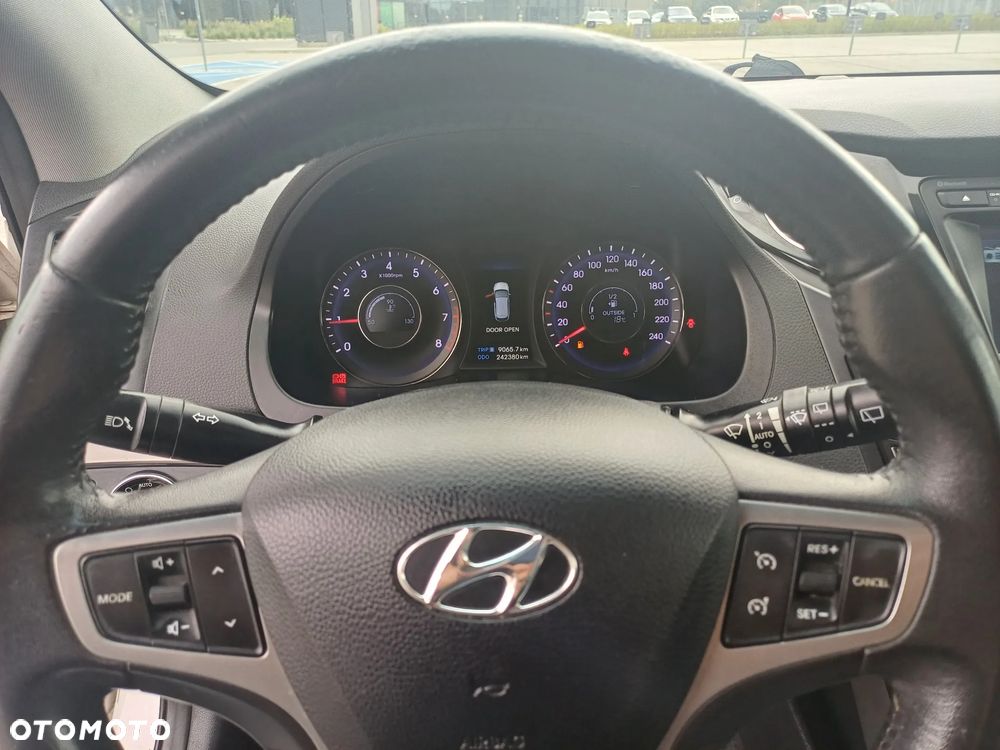 Hyundai i40 Kombi blue 1.6 Family+ - 14