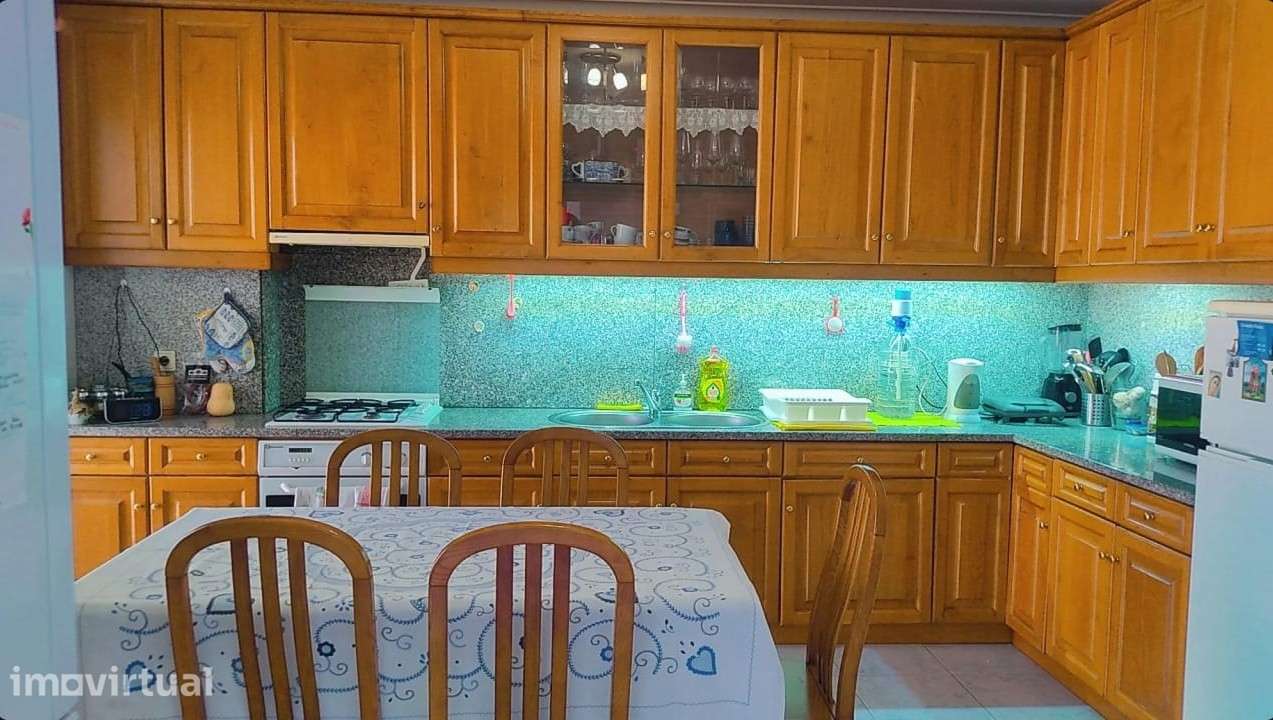 Apartamento T3 com 2 casas de banho e garagem - Grande imagem: 4/33