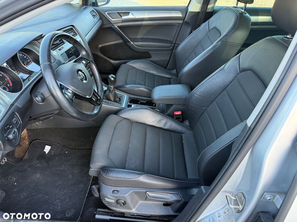Volkswagen Golf - 8