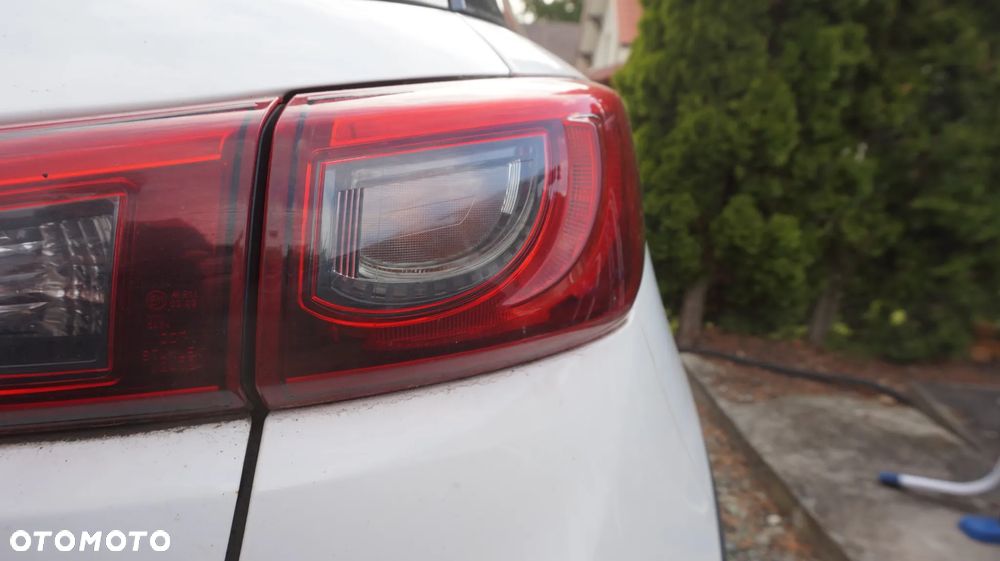 Mazda CX-3 lampa tylna prawa w blotnik