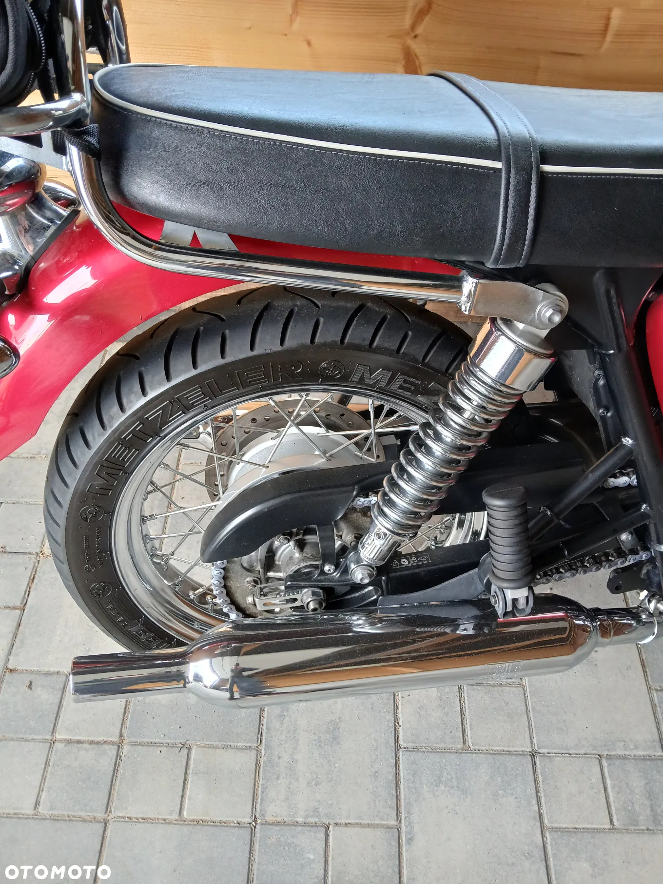Triumph Bonneville - 9
