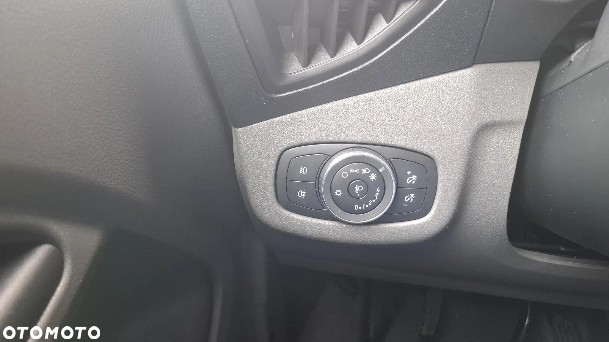Ford CONNECT - 35