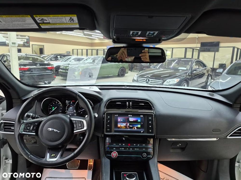 Jaguar F-Pace 2.0 i4D AWD R-Sport - 14