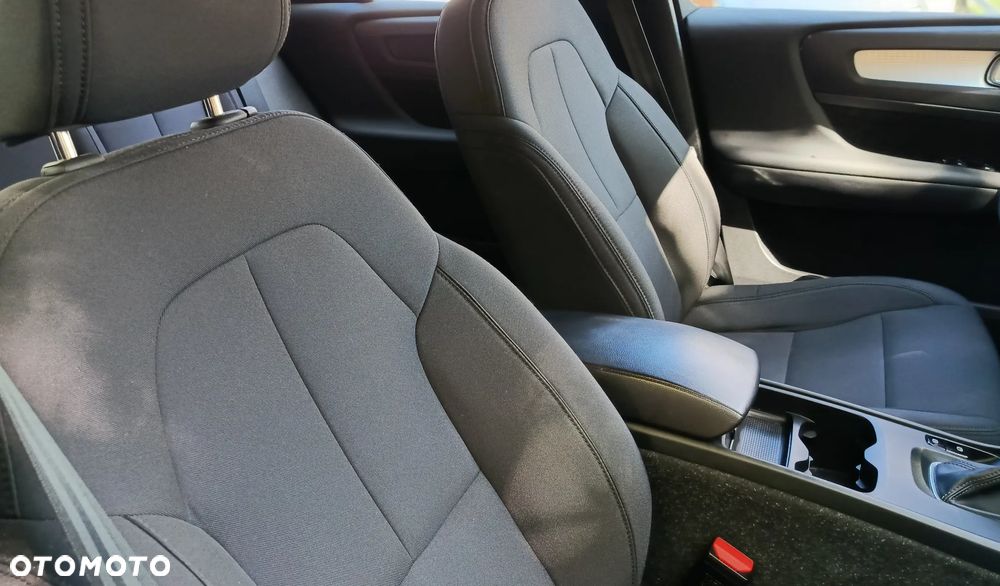 Volvo XC 40 T2 Momentum Core - 27