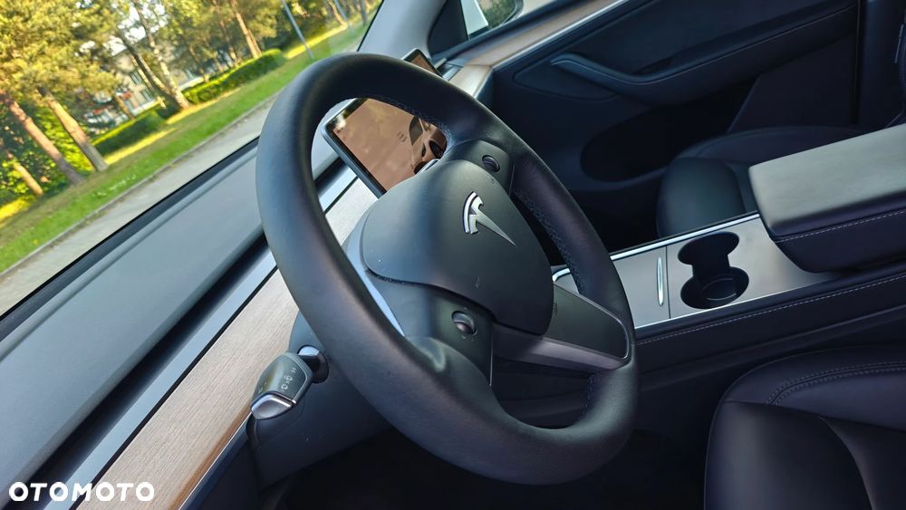 Tesla Model Y Long Range Dual Motor AWD - 16
