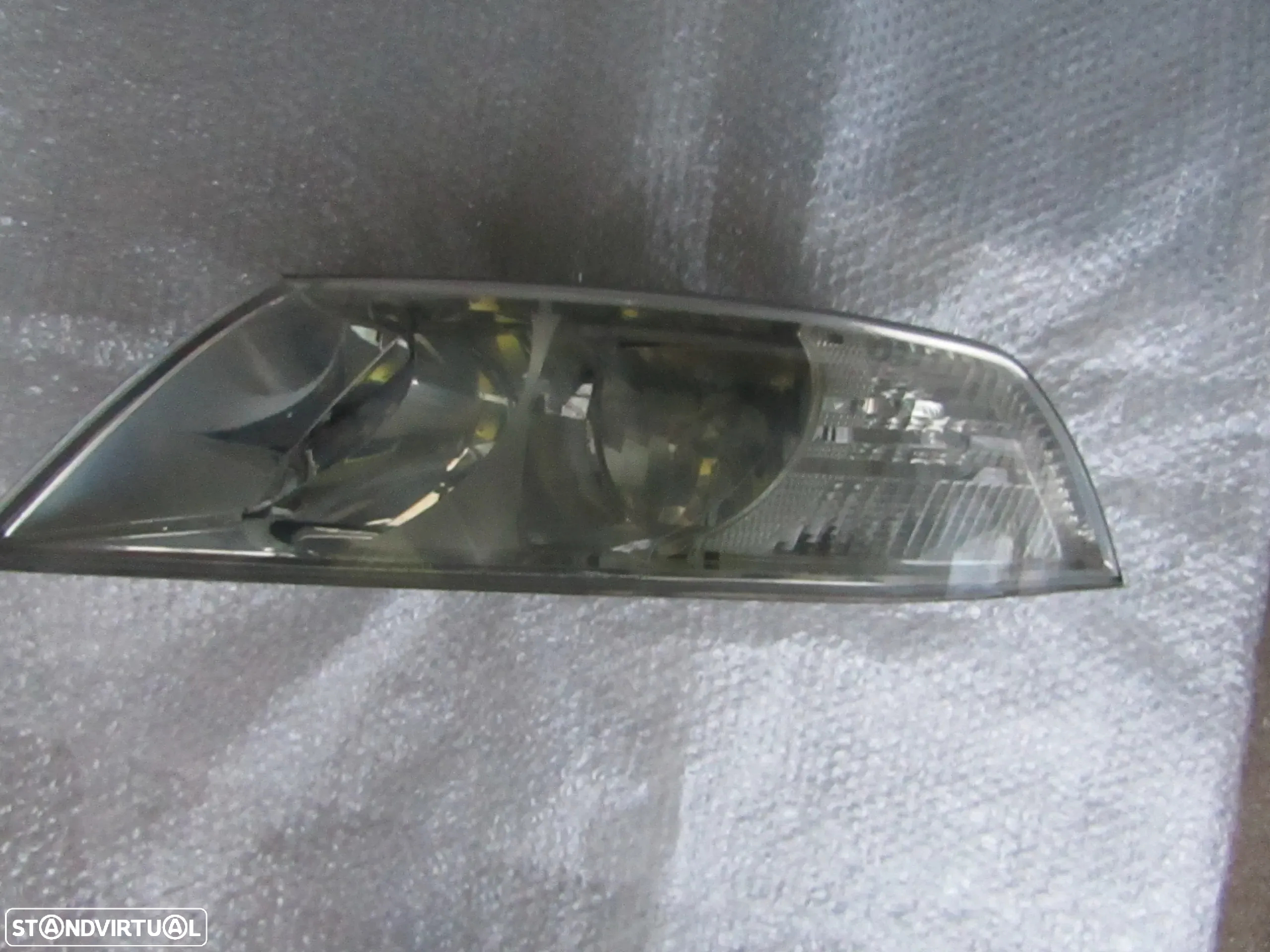 Farol Skoda Otavia  (ver descrição) - 2