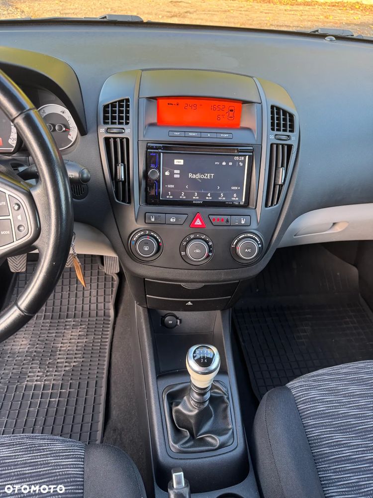 Kia Ceed - 13