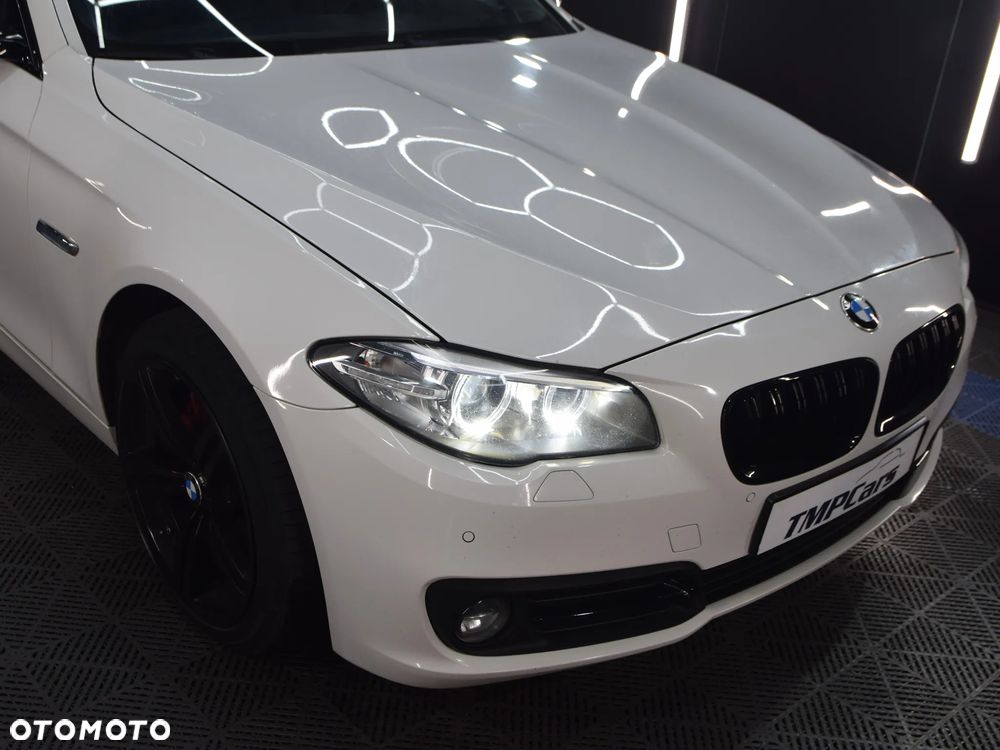 BMW Seria 5 525d xDrive - 14
