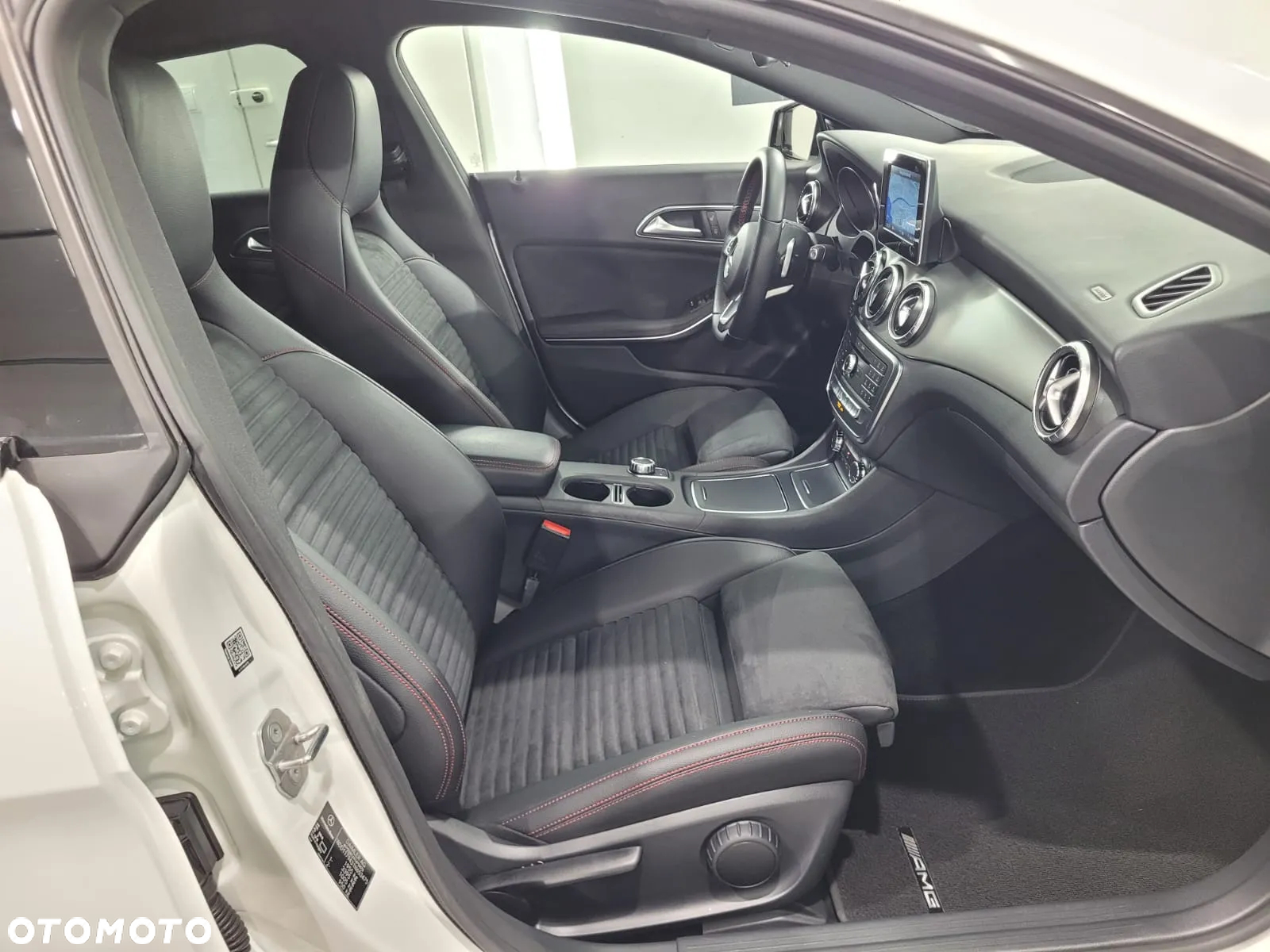 Mercedes-Benz CLA Shooting Brake 200 7G-DCT AMG Line - 33