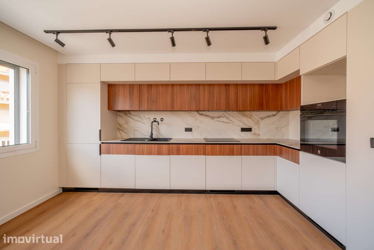 Apartamento T2 Remodelado com Garagem no Centro de Torres Vedras - Grande imagem: 4/27