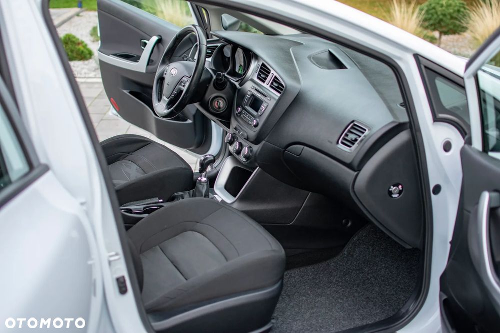 Kia Ceed - 35