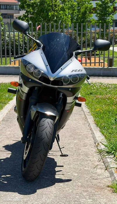 Yamaha YZF - 4