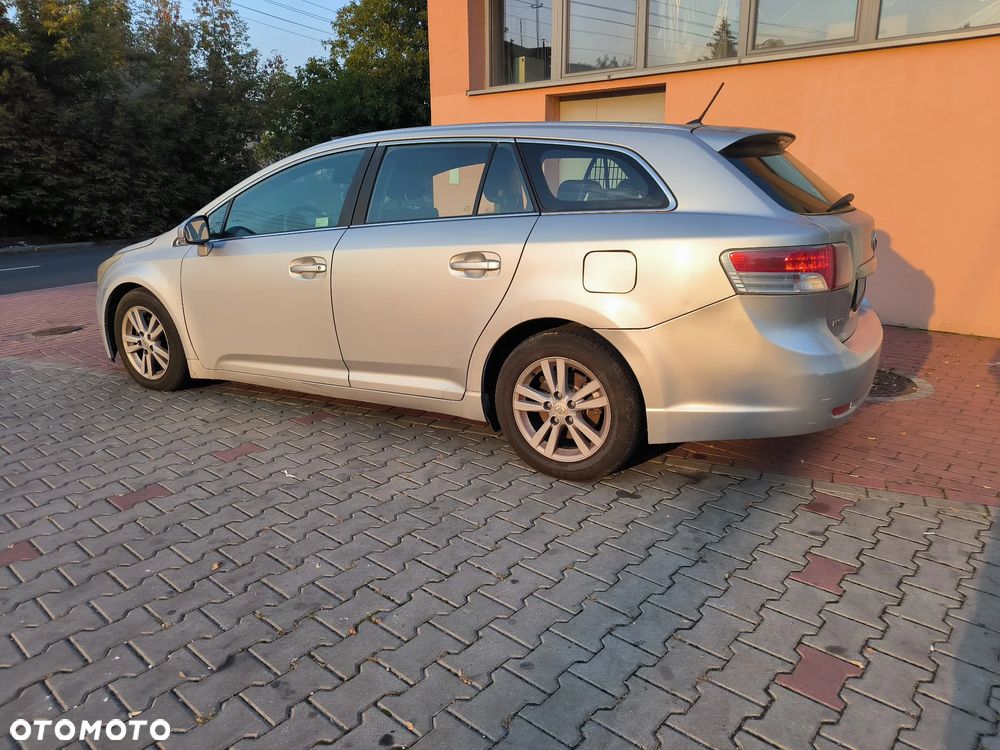 Toyota Avensis - 2