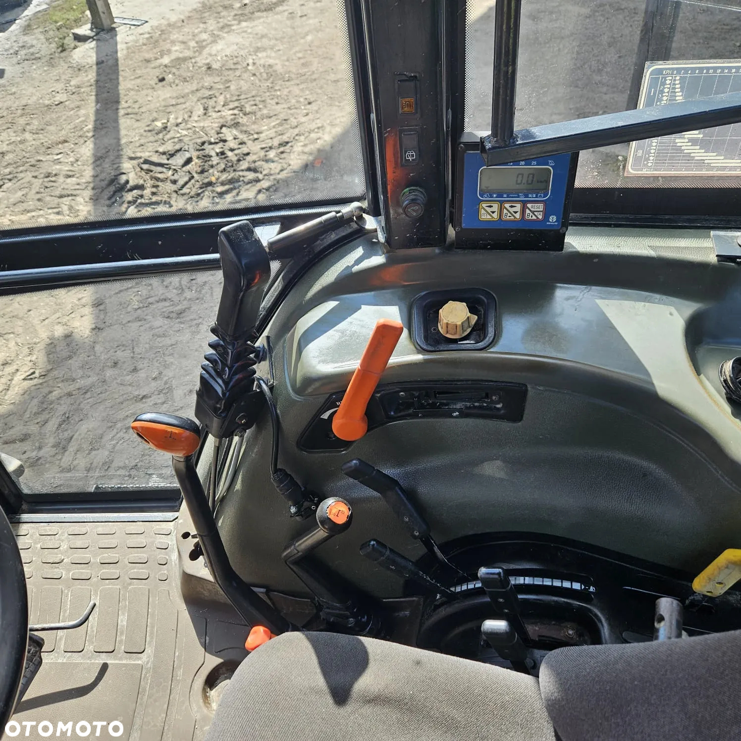 New Holland L75 - 12
