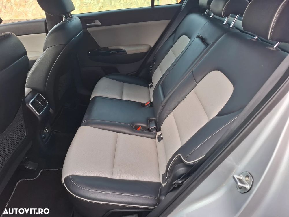 Kia Sportage 2.0 CRDI AWD Fifa World Cup Edition - 18