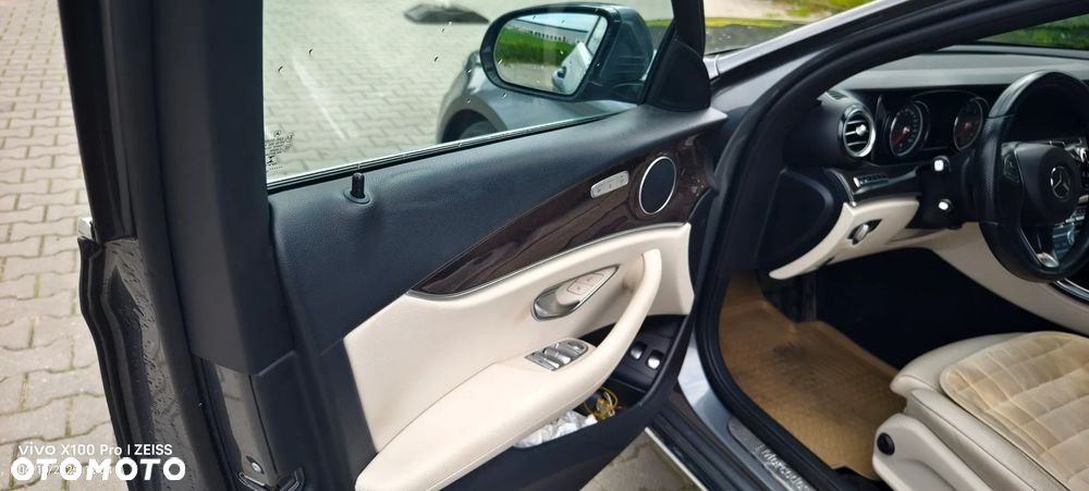 Mercedes-Benz Klasa E 220 d 4-Matic 9G-TRONIC - 16