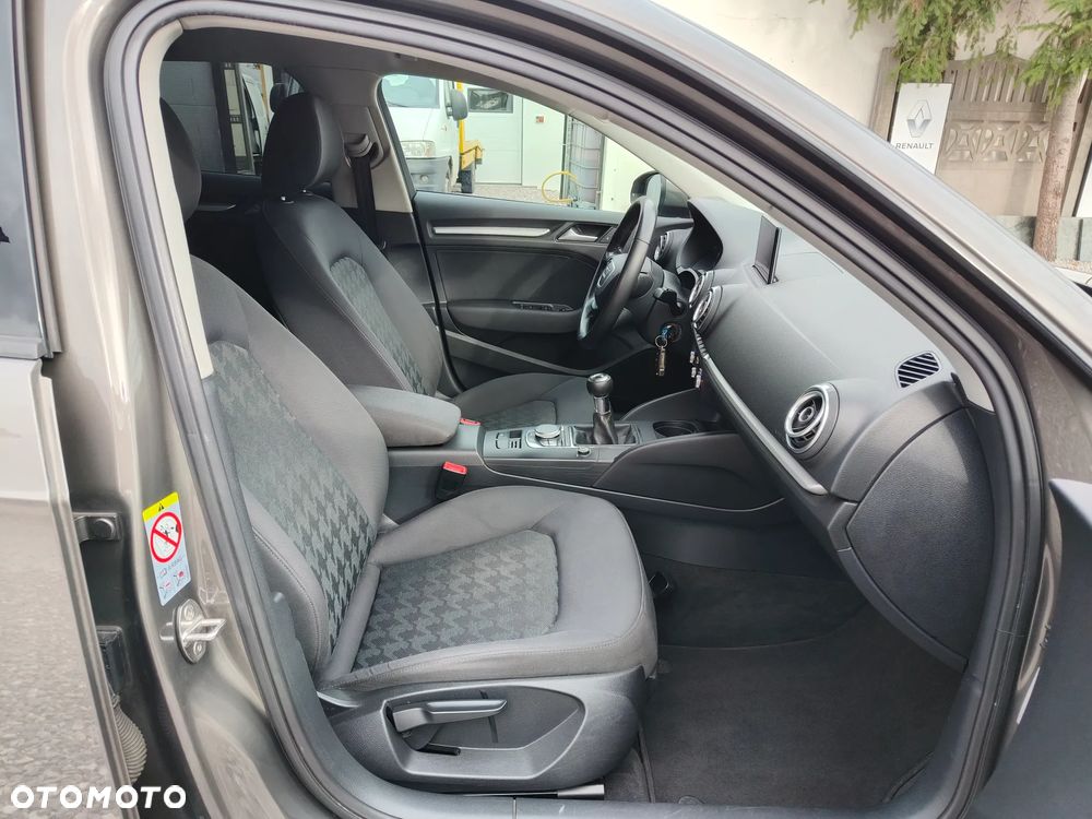 Audi A3 Sportback 1.6 TDI DPF Ambition - 11