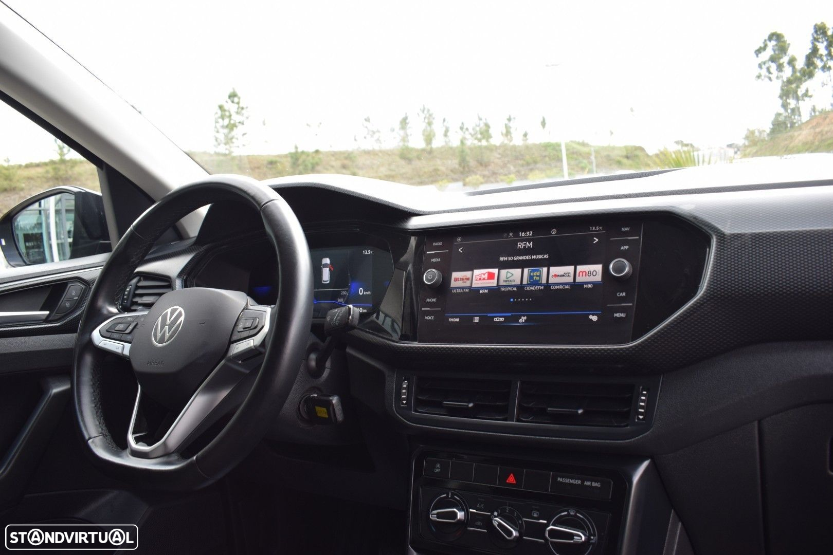 VW T-Cross 1.0 TSI Life - 32