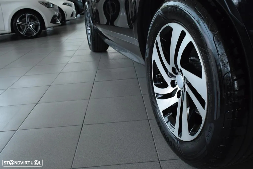 Land Rover Range Rover Evoque 2.0 D150 AWD R-Dynamic S Auto - 48
