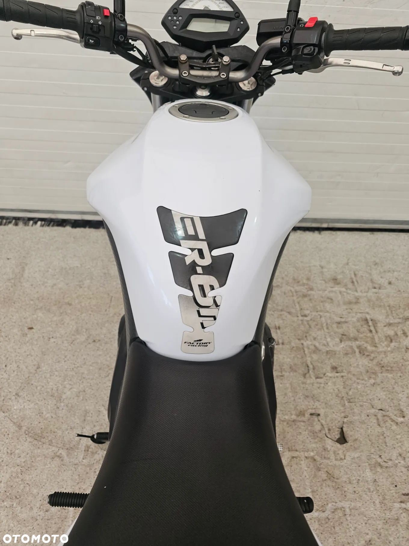 Kawasaki ER - 33