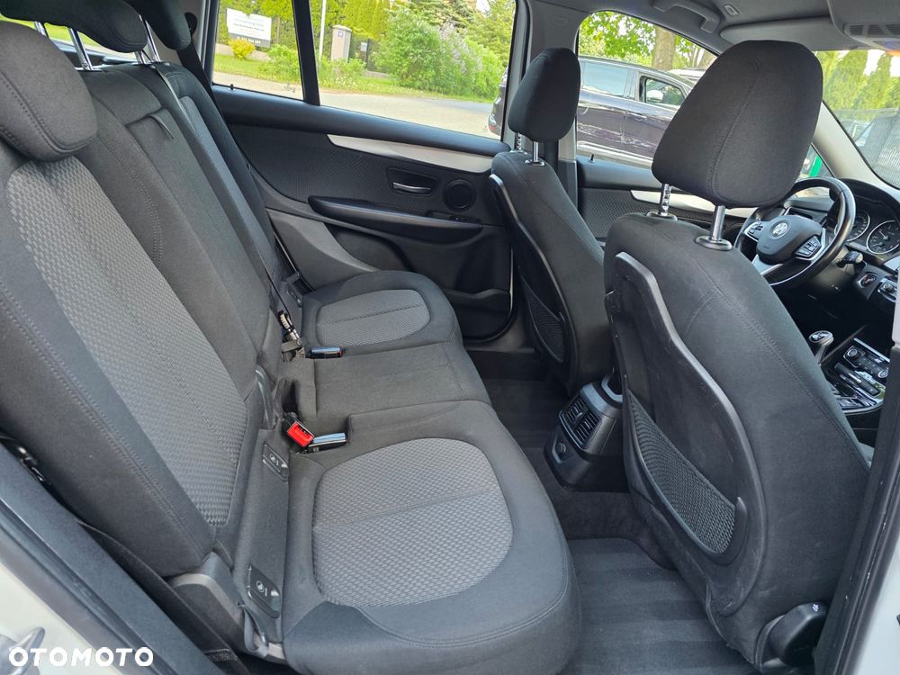 BMW Seria 2 218d - 24