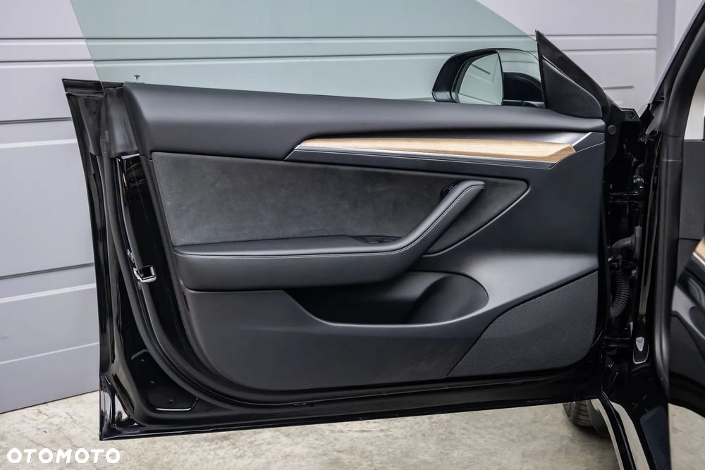 Tesla Model 3 - 13