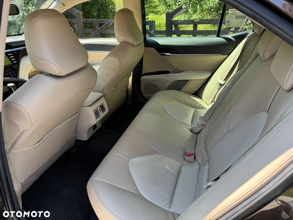Toyota Camry 2.5 Hybrid Executive CVT - 14
