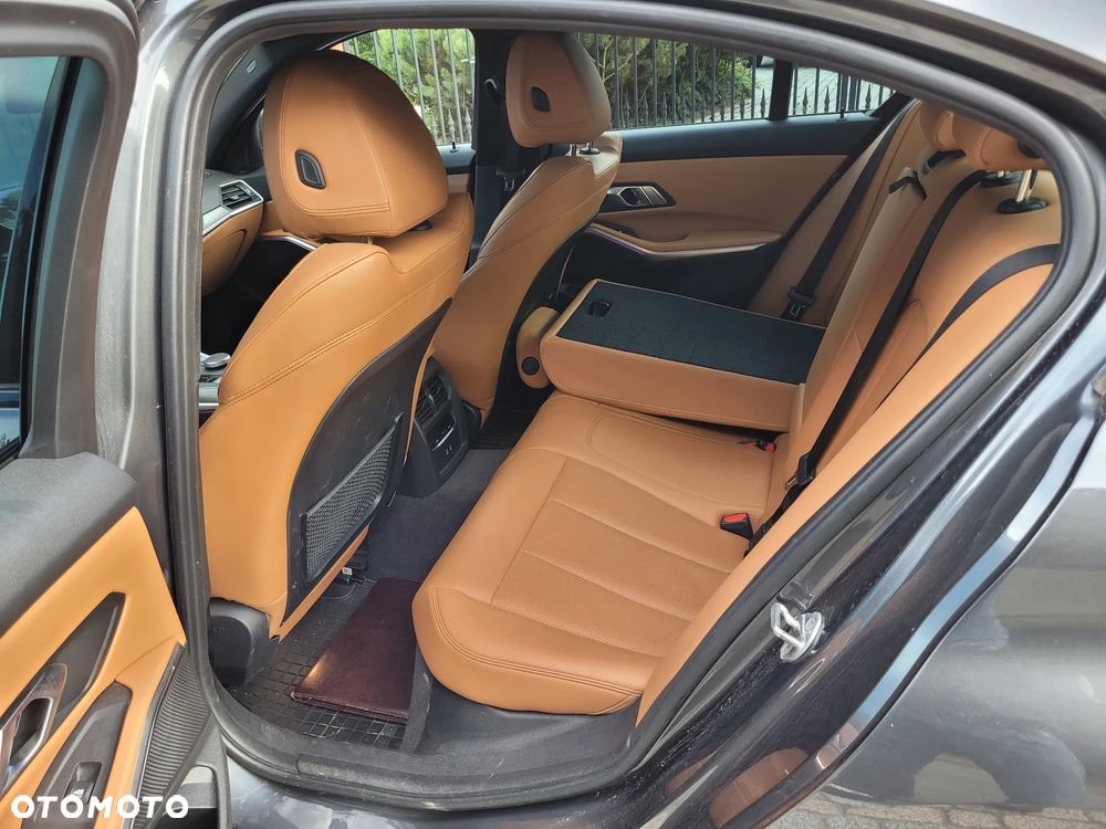 BMW Seria 3 330i xDrive M Sport sport - 17